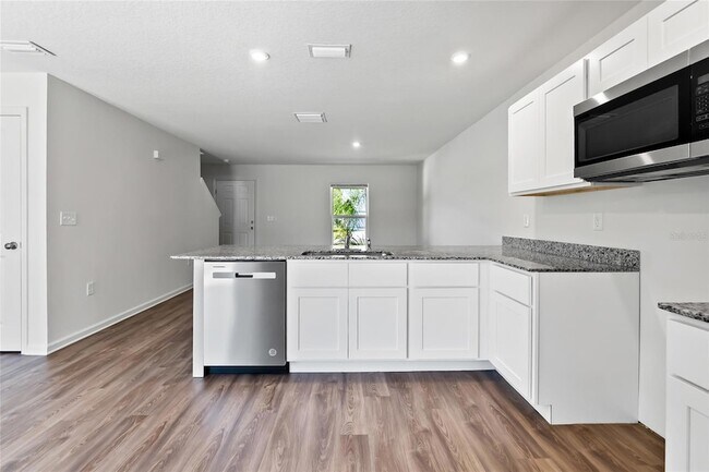 Building Photo - 612-612 Linnet Ct