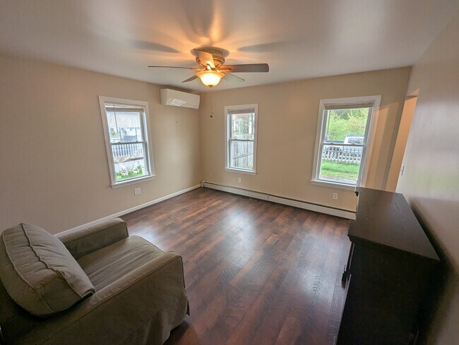 Building Photo - 208 Grove St