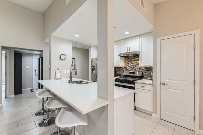 Building Photo - 10815 Lambert Cir