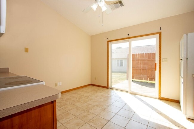 Building Photo - Two Bedroom Apartment