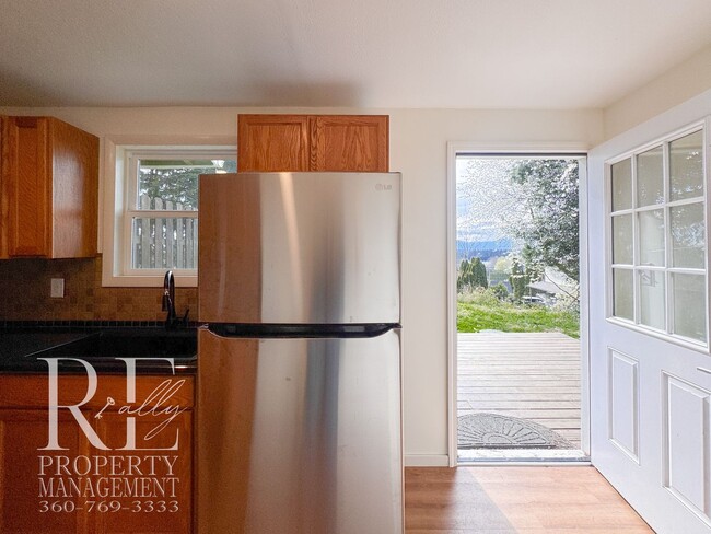 Building Photo - Private Retreat with Expansive Yard & Loft Space