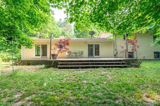 Building Photo - 7870 Chamberlin Rd