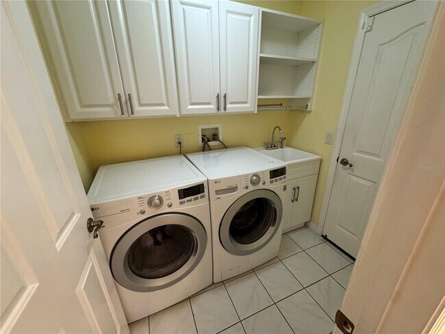 Building Photo - 3056 St Thomas Ln