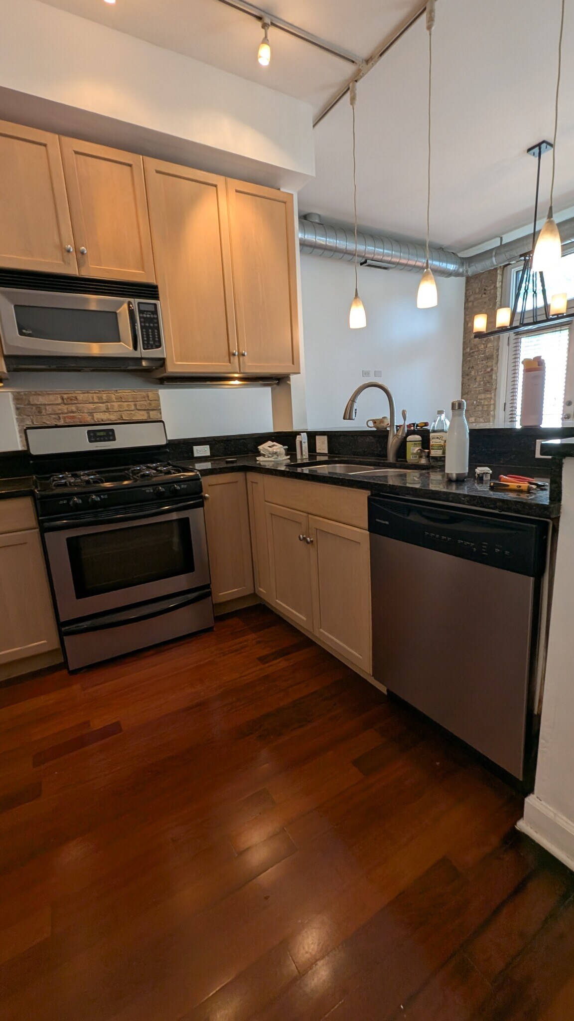 Building Photo - 1222 W Hubbard St