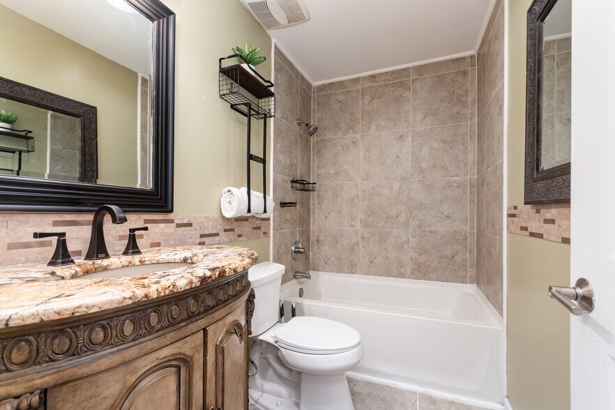 Building Photo - 544 Garfield Ave