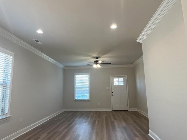 Building Photo - 146 Midpark Dr