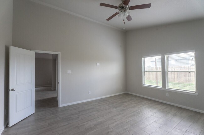 Building Photo - 388 Kendall Crest Dr
