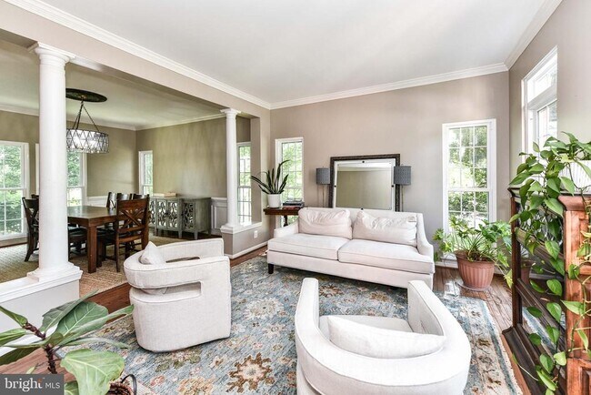 Building Photo - 641 Meade Dr SW