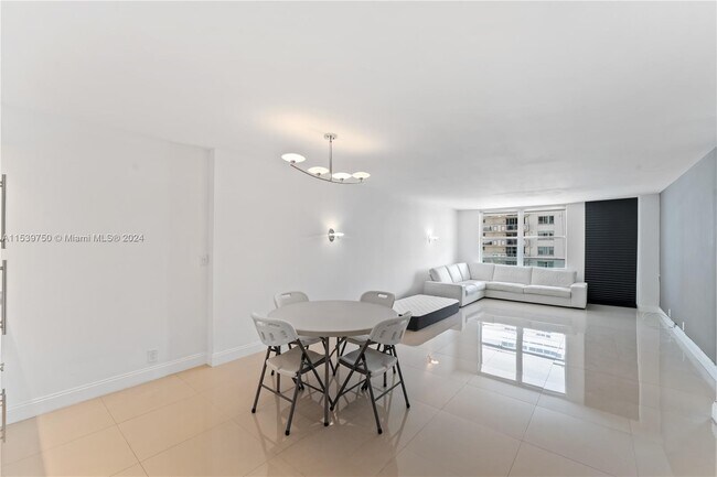 Building Photo - 9511 Collins Ave