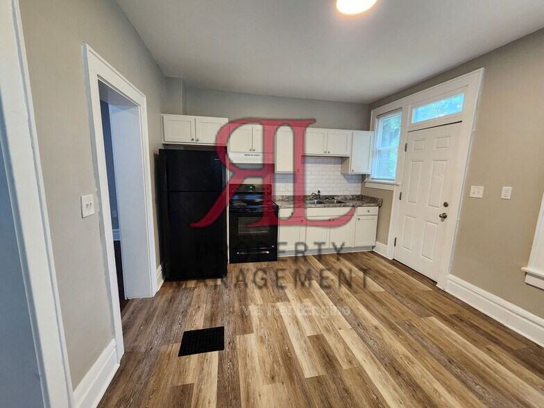 Building Photo - 644 S Champion Ave