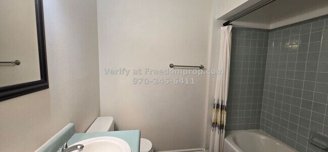 Building Photo - 175 Applewood Dr