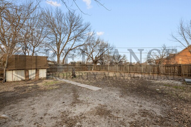 Building Photo - 2803 S Glenn Ave