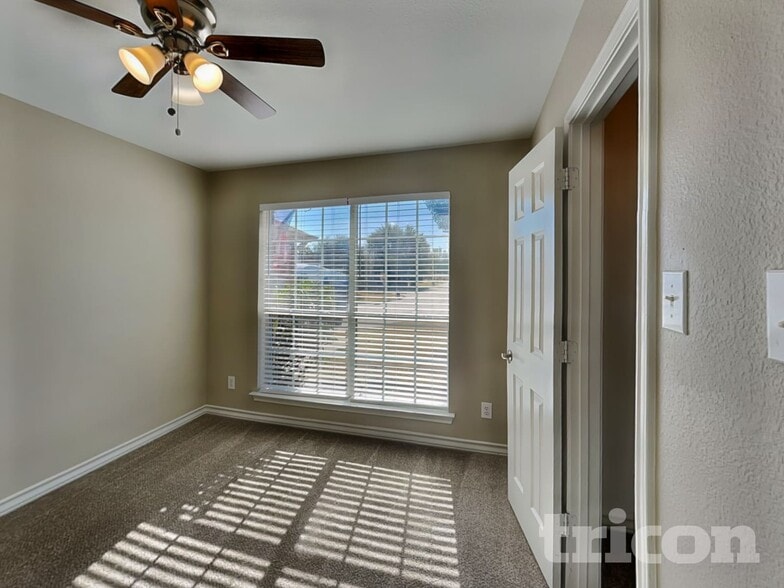 Building Photo - 2108 Cancun Dr