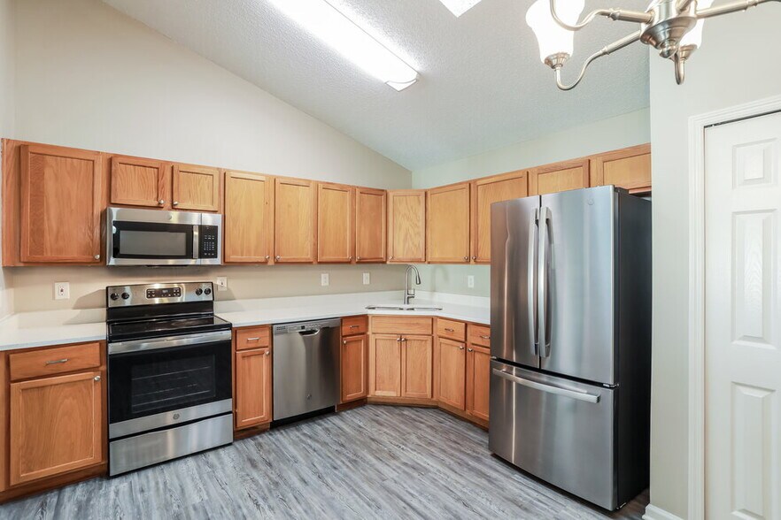 Building Photo - 1936 Hunters Trace Cir