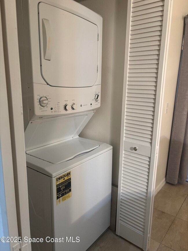 Building Photo - 110 Summer Pl