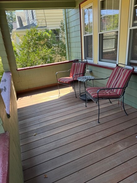 Front Porch - 41 Monument St