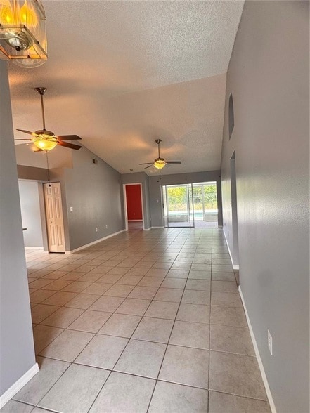 Building Photo - 2070 Sarah Louise Dr