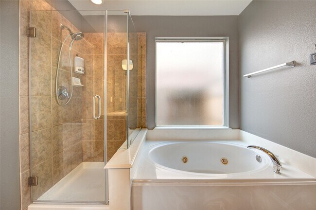 Building Photo - 5711 Kenwood