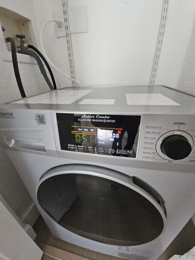 Building Photo - 8101 Crespi Blvd