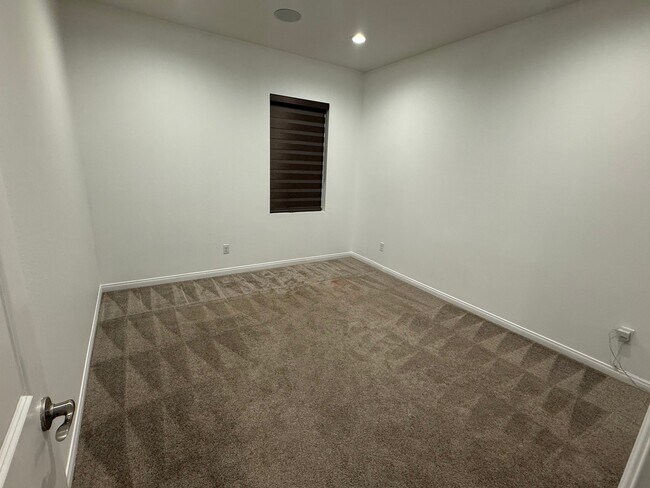 Building Photo - 8001 Country Mile Ln