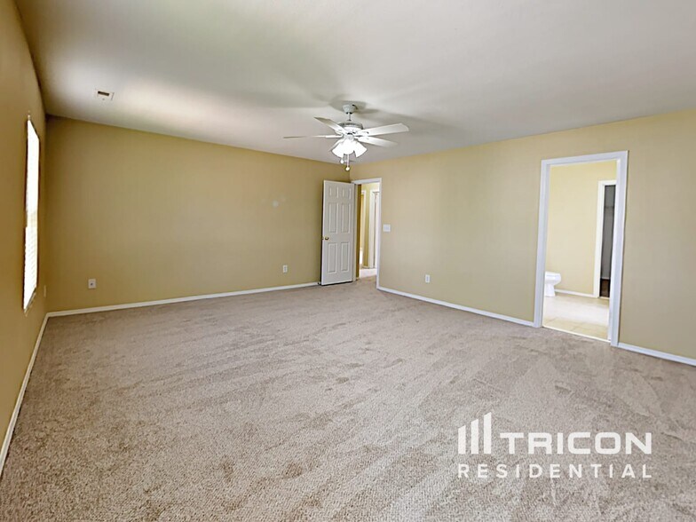 Building Photo - 2801 Buckleigh Dr