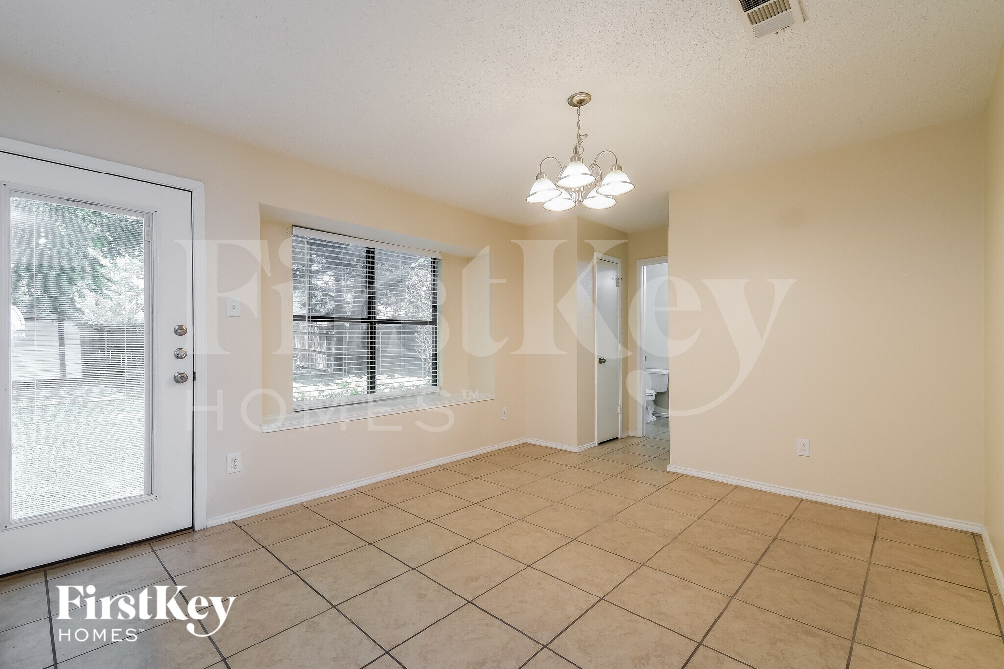 Building Photo - 905 Shady Brook Ln
