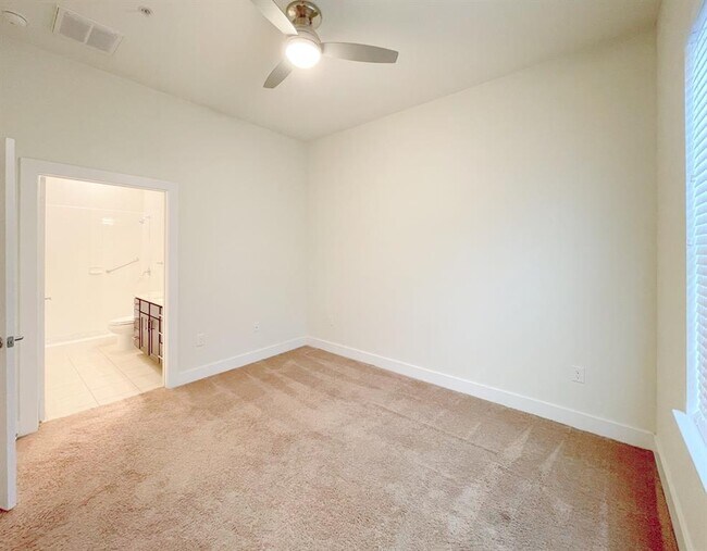 Building Photo - 2400 Louis Henna Blvd