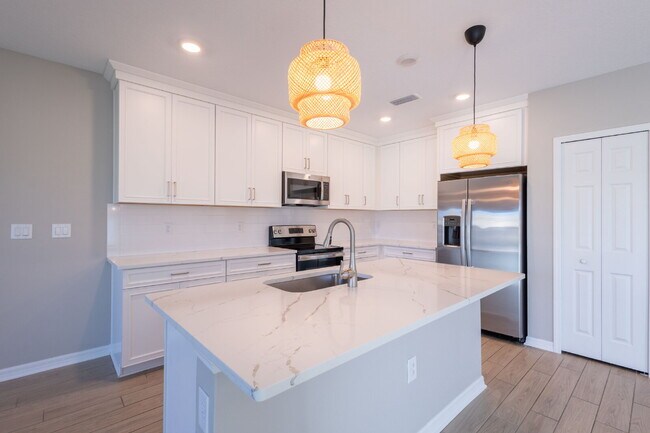 Building Photo - Gorgeous 3-Bed/2.5-Bath Townhome in Treves...