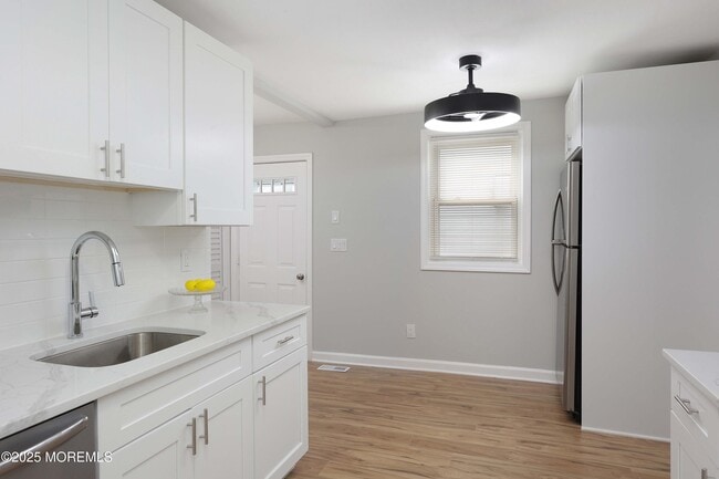 Building Photo - 811 Shore Concourse