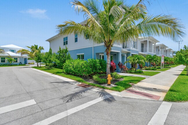 Building Photo - 4650 SE Manatee Way
