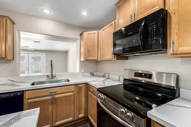 Building Photo - 7613 W Devonshire Ave