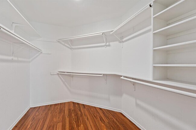 Building Photo - 1208 Lochaline Loop