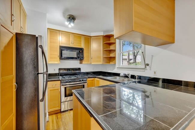 Building Photo - Charming and well-maintained 2-bd 1-bath h...