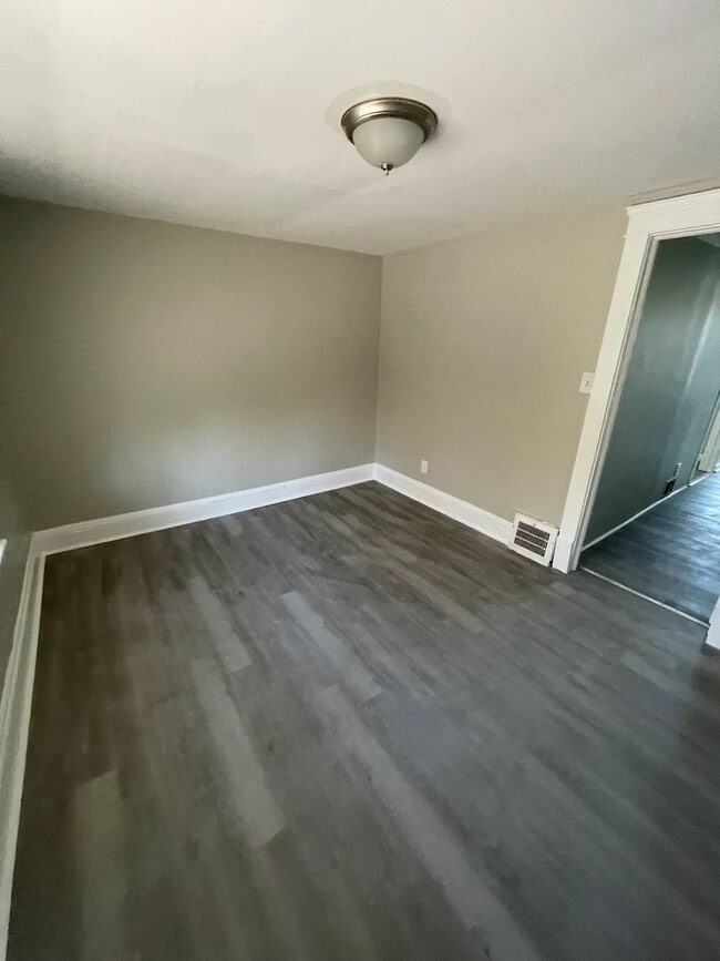 Building Photo - Section 8 & Eden Accepted! Ready to lease ...