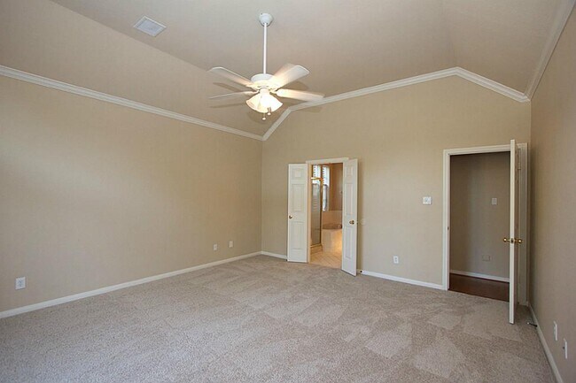 Building Photo - 1615 Greenleaf Oaks Dr