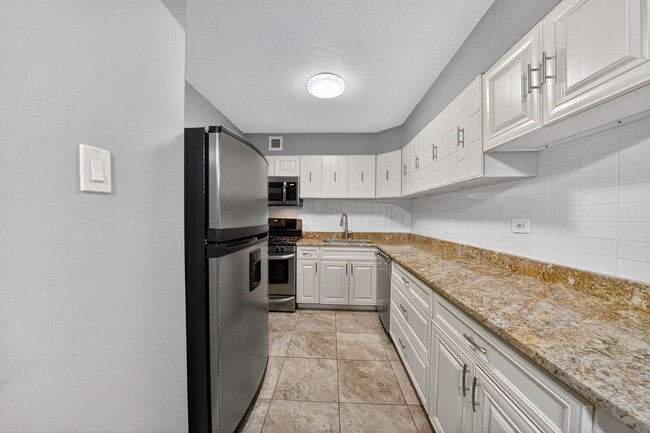 Building Photo - Available Now! 1 Bed / 1 Bath Condo in the heart of the DC Wharf!