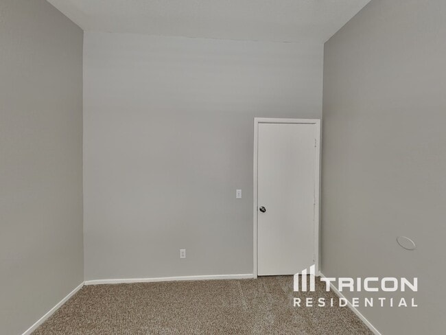 Building Photo - 2900 Mt Hope Dr
