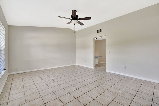 Building Photo - Beachside Bliss in Hobe Sound – Move-In Ready with Room to Roam!