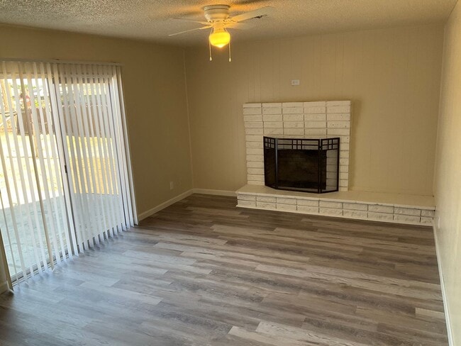 Primary Photo - APPLY NOW!!!!