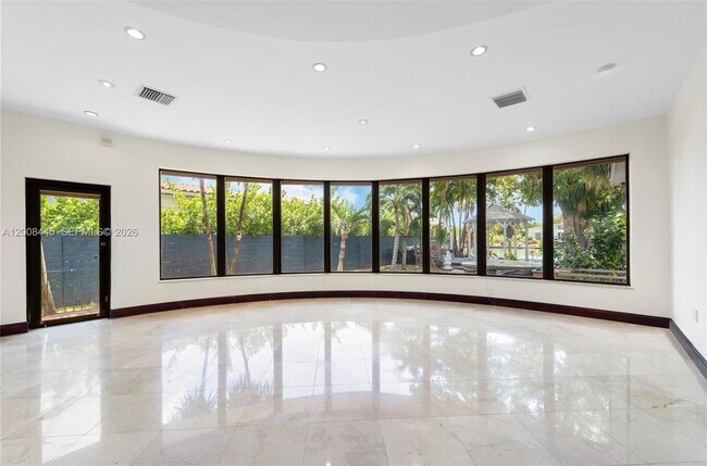 Building Photo - 540 S Shore Dr