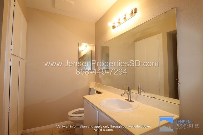 Building Photo - CHARMING 2BR/2BA CONDO W/ GARAGE