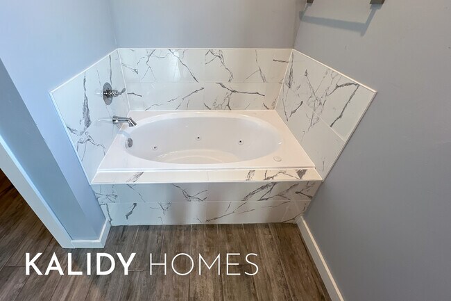 Building Photo - 213 Olde Ml Ct