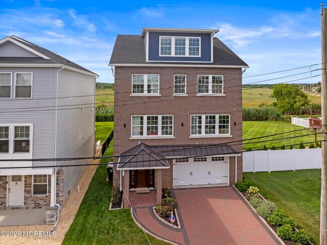 Building Photo - 619 Park Ave