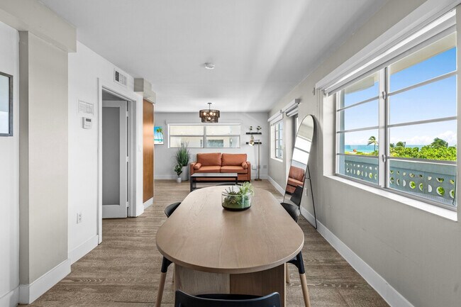 Building Photo - 1024 Ocean Dr