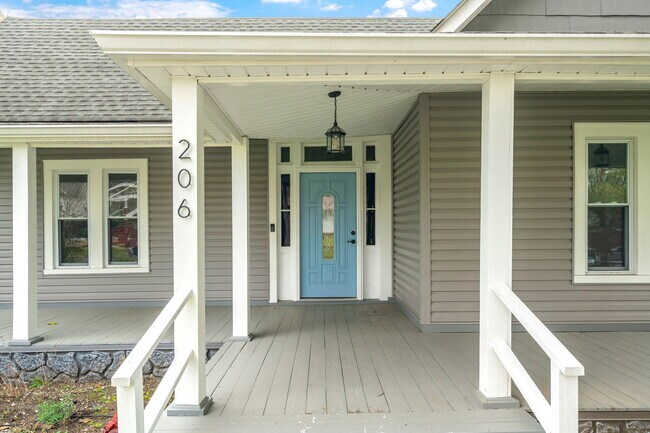 Building Photo - 206 E Springdale Ave