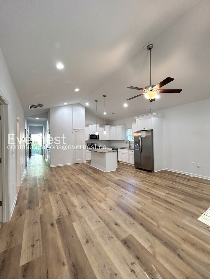 Building Photo - 2126 2nd St