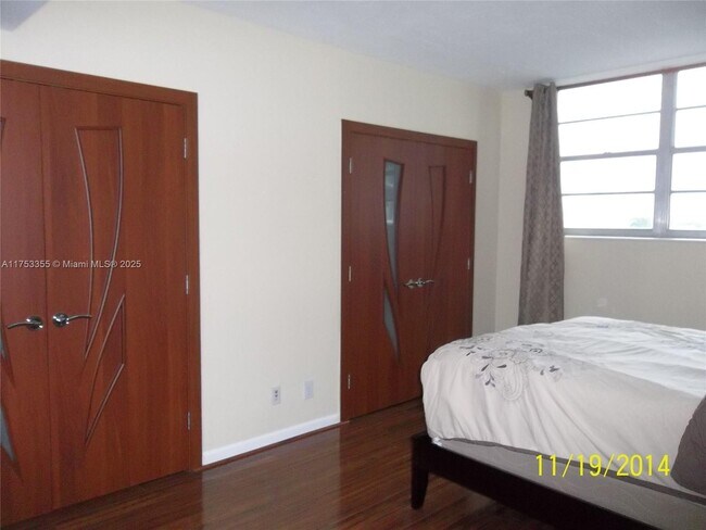 Building Photo - 3001 S Ocean Dr