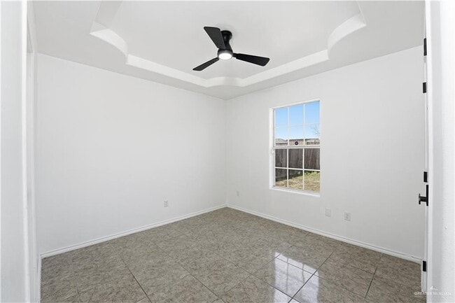 Building Photo - 12 W Sherryl Ave