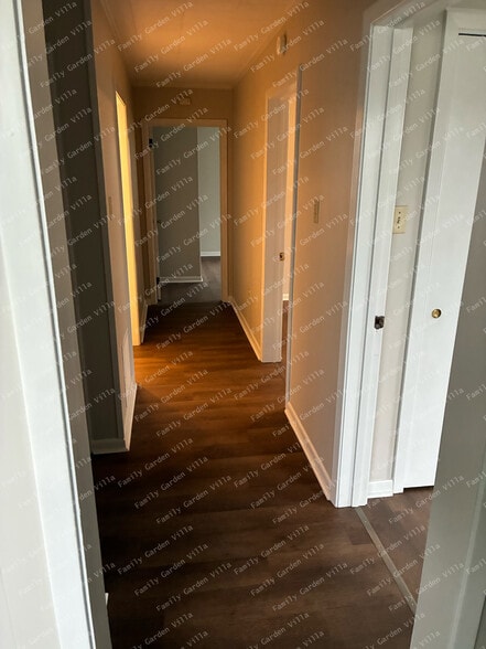 Building Photo - 1836 Ridgefield Ave