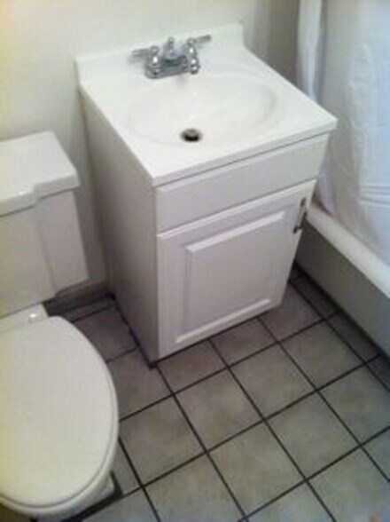 bathroom - 1110 S 900 E